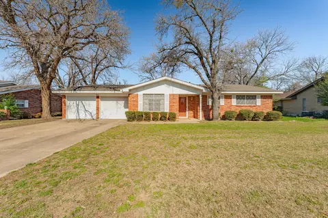 915 N Charlotte Ave, Stephenville, TX 76401
