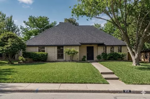 212 Pueblo Dr, Waxahachie, TX 75165