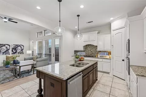 416 King Galloway Dr, Lewisville, TX 75056