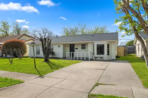 429 Blueberry Ln, Grand Prairie, TX 75052