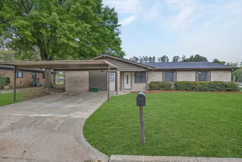 123 Carroll Dr, Athens, TX 75752
