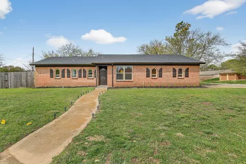 6425 Summit Ridge Dr, Watauga, TX 76148