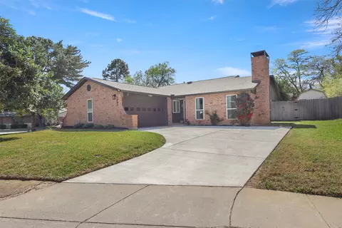 3005 Old Orchard Ct, Bedford, TX 76021