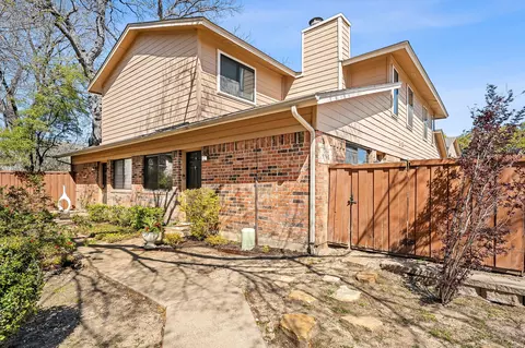 5744 Cedar Creek Dr, Benbrook, TX 76109