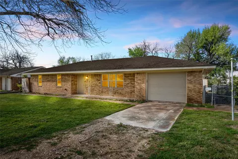 309 N 4th St, Rosebud, TX 76570