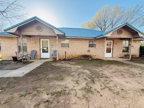 735 Anderson Rd, Reno, TX 75462
