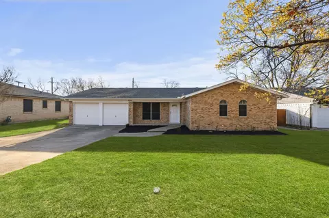 4944 Saucer Dr, Haltom City, TX 76117