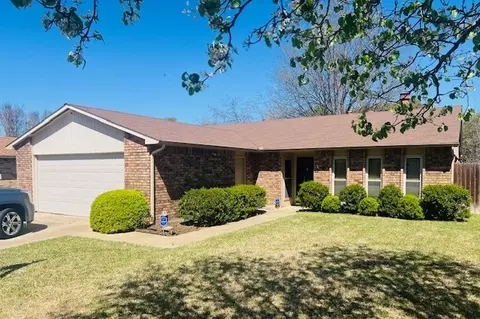 6611 Greenspring Dr, Arlington, TX 76016