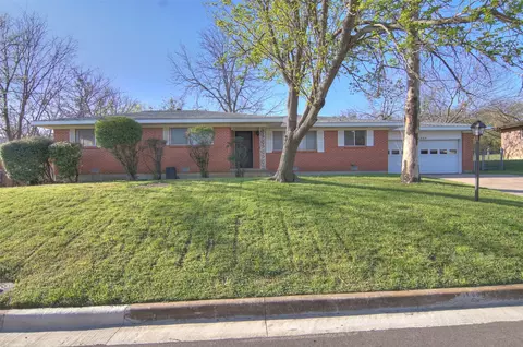 1435 W Water St, Weatherford, TX 76086