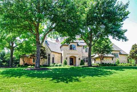 907 Foxglove Trl, Fairview, TX 75069