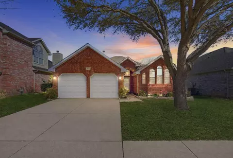 7958 Crystal Creek Cir, Fort Worth, TX 76137