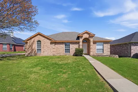 1325 Maple Ridge Dr, Mesquite, TX 75149