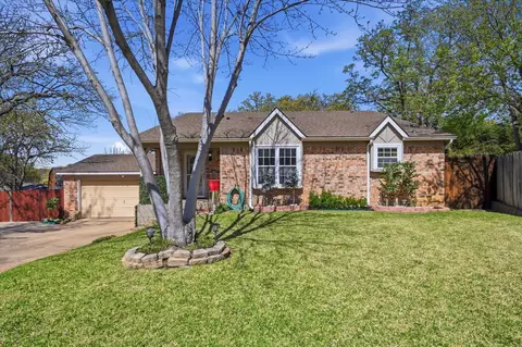 4900 Sagebrush Ct, Arlington, TX 76017