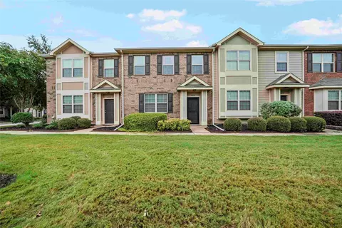 6808 Carrington Ln, Fort Worth, TX 76137