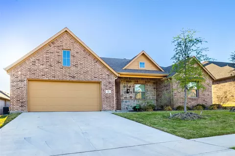 105 Rosemary Dr, Azle, TX 76020