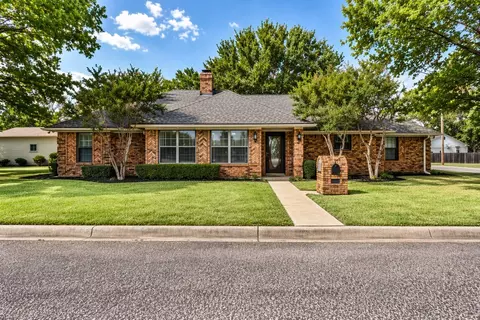 204 Sloan St, Whitesboro, TX 76273