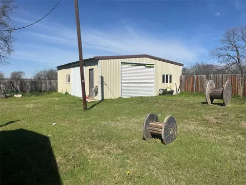 217 S Robinson St, Myra, TX 76253 photo 2
