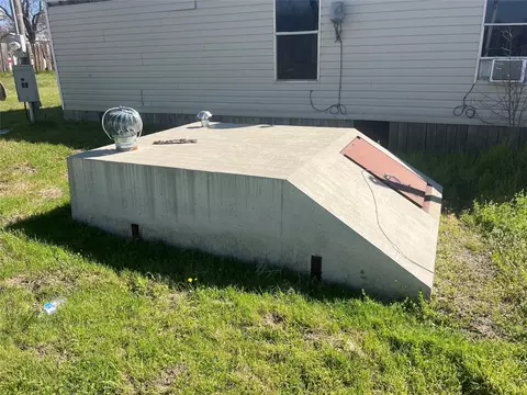 217 S Robinson St, Myra, TX 76253 photo 4