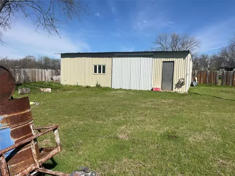 217 S Robinson St, Myra, TX 76253 photo 3