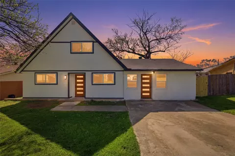 661 Oak Dr, Hurst, TX 76053