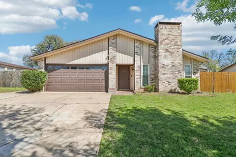 3216 Red Oak Ln, Bedford, TX 76021