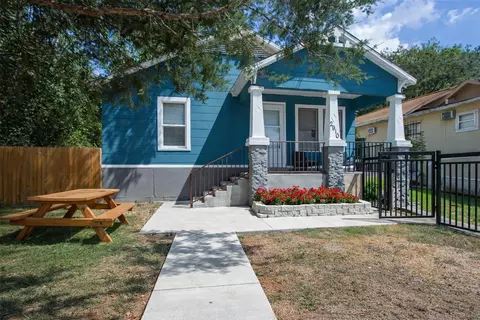 2910 20th St, Fort Worth, TX 76106