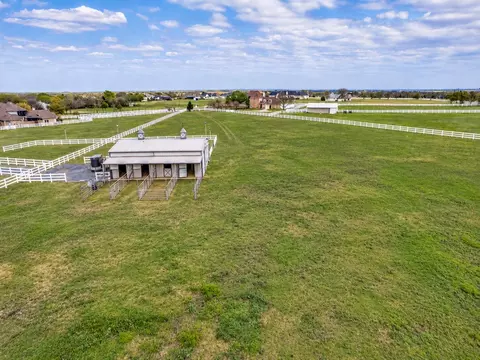 136 Parkside Ct, Gunter, TX 75058