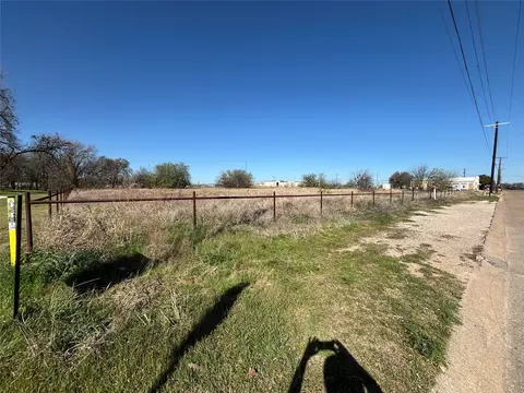302 N Park St, Granbury, TX 76048