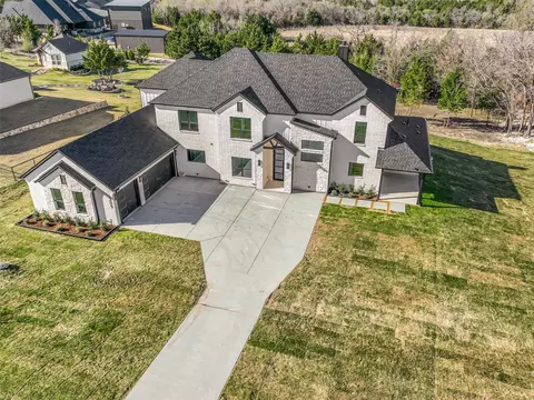 209 Avery Ln, Gunter, TX 75058