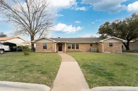 1405 W Wheeler St, Breckenridge, TX 76424