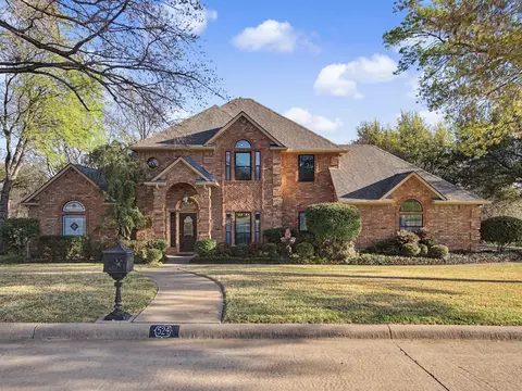524 Estate Dr, Grand Prairie, TX 75052