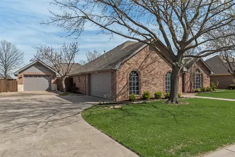 604 Cedar Dr, Pilot Point, TX 76258