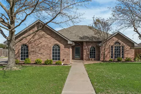 604 Cedar Dr, Pilot Point, TX 76258