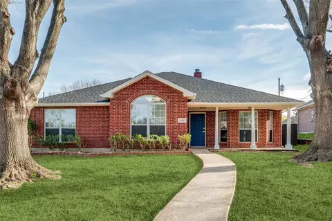 322 E Hillcroft Dr, Duncanville, TX 75137