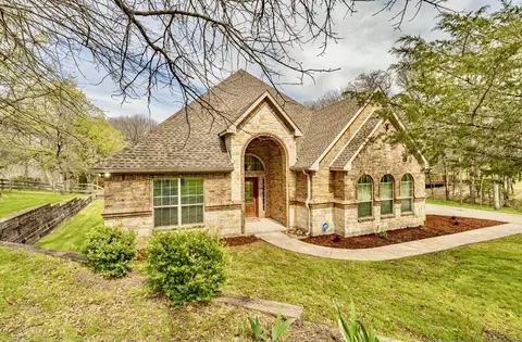 137 N Natural Spring Ln, Azle, TX 76020