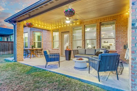 208 Lemley Dr, Fort Worth, TX 76131