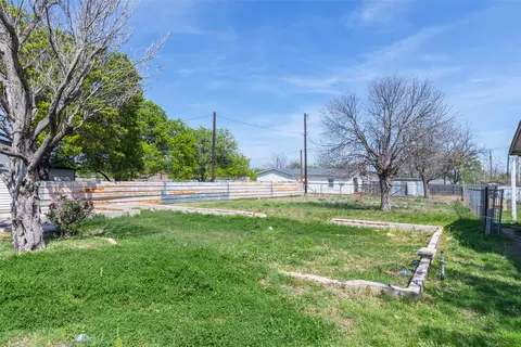 505 Scott St, Tye, TX 79563