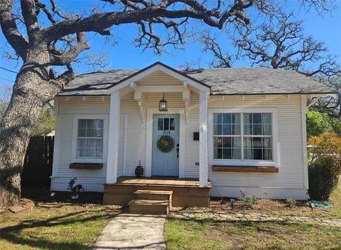 704 Avenue J, Brownwood, TX 76801