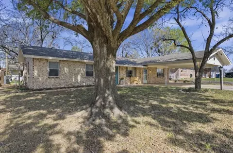 1224 N Texas St, De Leon, TX 76444
