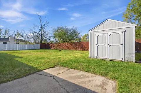 Exterior - 845 Griffith Ave, Terrell, TX 75160 photo 3 of 7