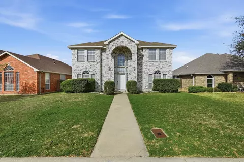 6917 Club Creek Dr, Fort Worth, TX 76137