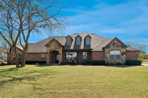 82 Forest Hills Cir, Gunter, TX 75058