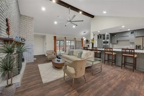 224 Plainview Dr, Hurst, TX 76054