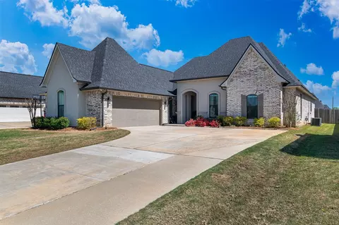 404 Independence Cir, Benton, LA 71006