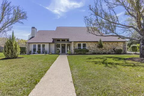 318 Bluebonnet Cir, Mcgregor, TX 76657