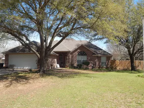 813 Emily Trl, Azle, TX 76020