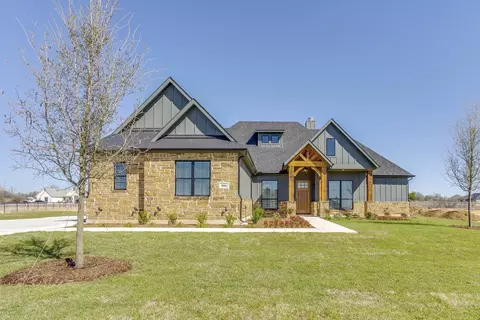 900 Medaris Way, Azle, TX 76020
