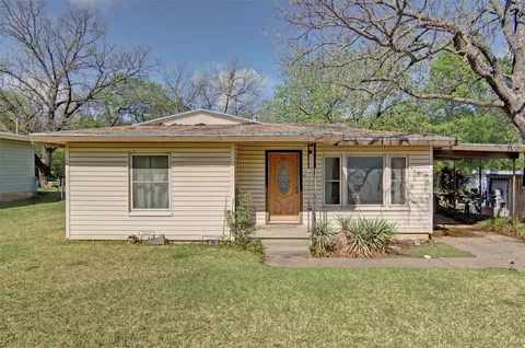 1224 S Brazos St, Weatherford, TX 76086