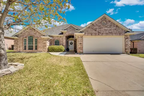1612 Stratford Dr, Mansfield, TX 76063