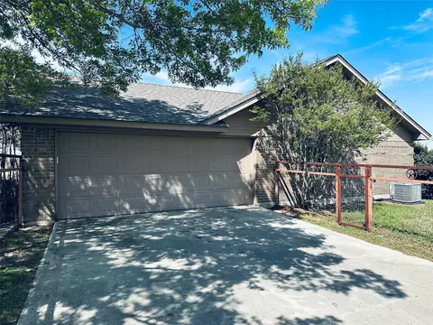 Exterior - 913 E Cedar Ave, Comanche, TX 76442 photo 4 of 12